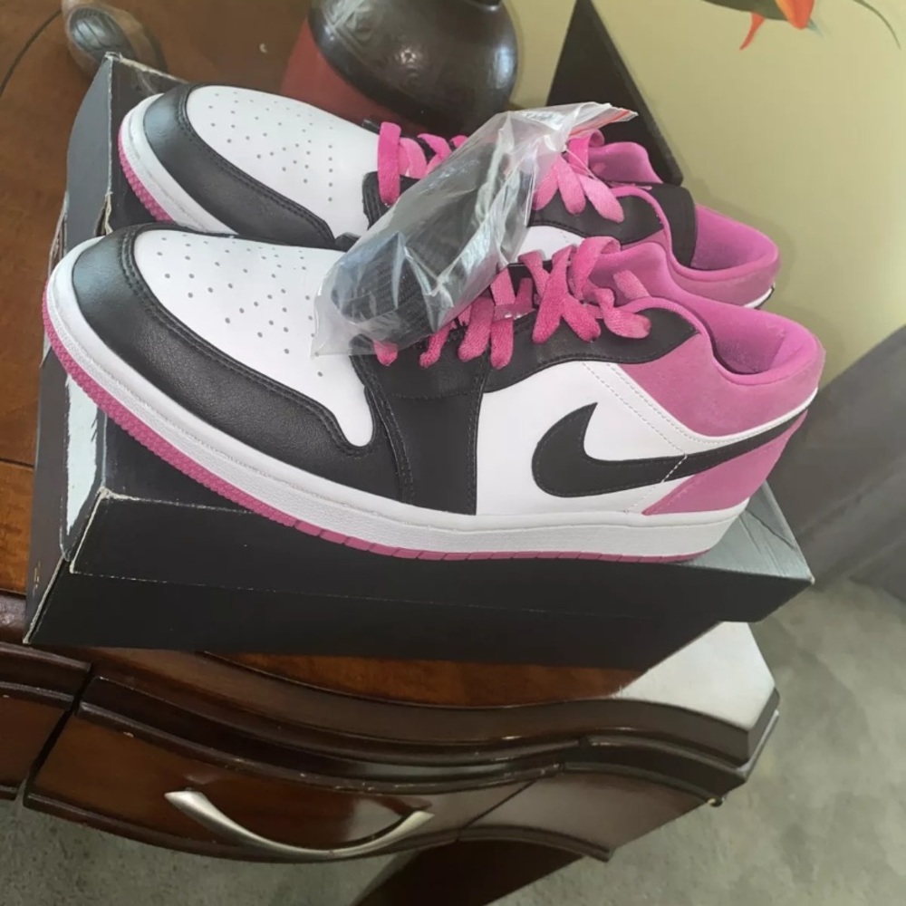 Air Jordan 1 Low Black Active Fuchsia